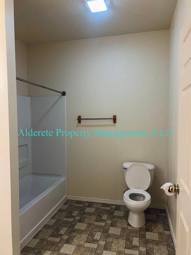 Foto del edificio - 4217 Ridgeway Ct