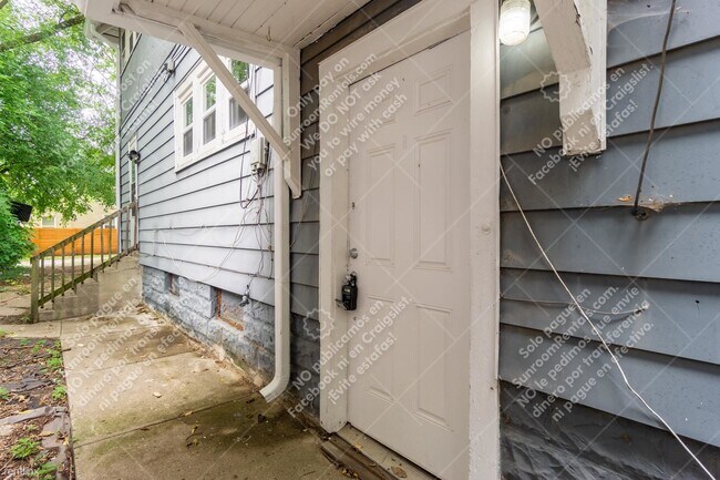 Foto del edificio - 1 br, 1 bath Duplex - 4044 Boulevard Pl B B