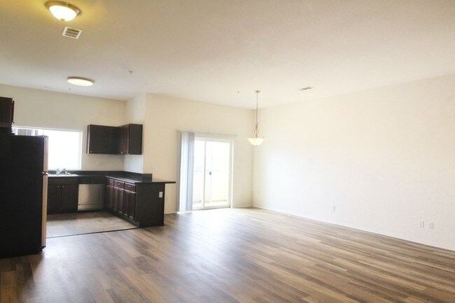 Building Photo - 819 D Ave