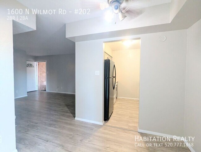 Foto del edificio - 1600 N Wilmot Rd