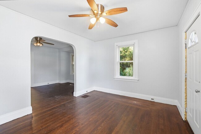 Foto del edificio - Two Bedroom in North College Hill!