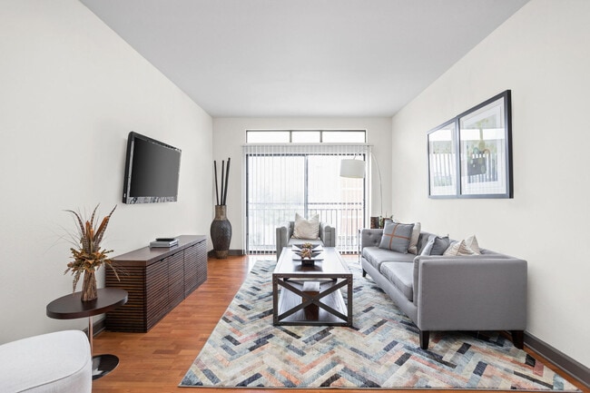 Interior Photo - Cosmopolitan on the Canal