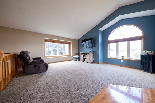 Building Photo - 211 Clover Ct