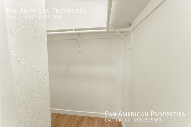 Foto del edificio - 4484 La Deney St