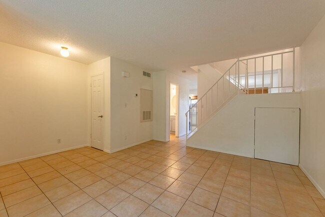 Foto del edificio - 9604 Blue Creek Ln