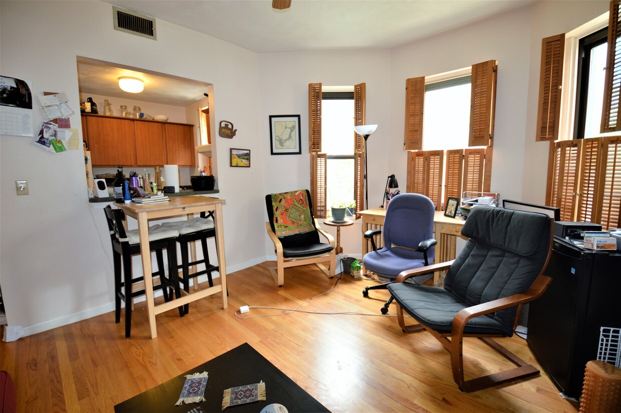 Foto principal - 1427 Commonwealth Avenue