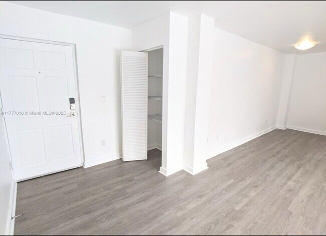 Foto del edificio - Northeast 64th Street, Miami, FL 33138 - 1 BR 1 BA condo