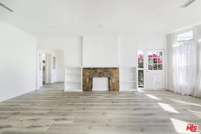 Living Room (East Facing) - 2304 N Cahuenga Blvd