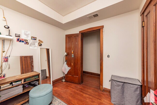 Foto del edificio - 3310 W Armitage Ave