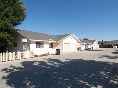 Building Photo - Verdenas Village