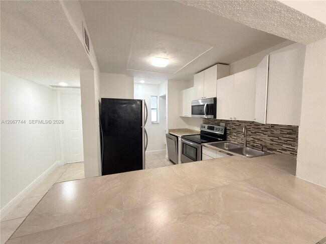 Building Photo - 7801 S Colony Cir