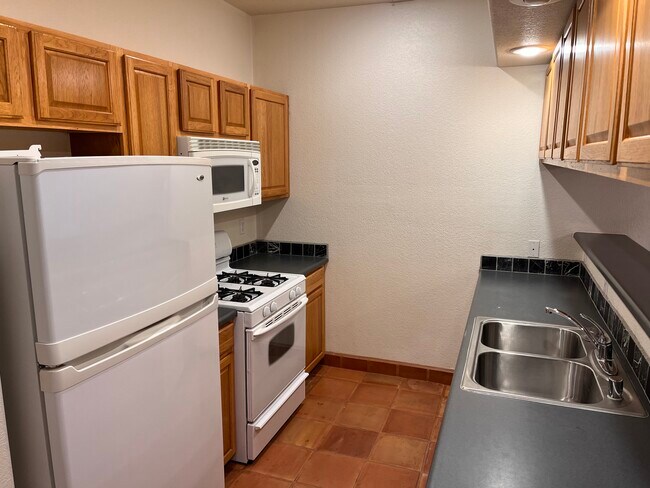 Kitchen - 5 New Village Ave