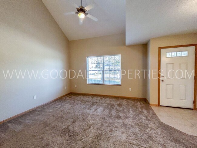 Foto del edificio - 3 Bedroom, 2 1/2 Bath Townhome in Urbandal...