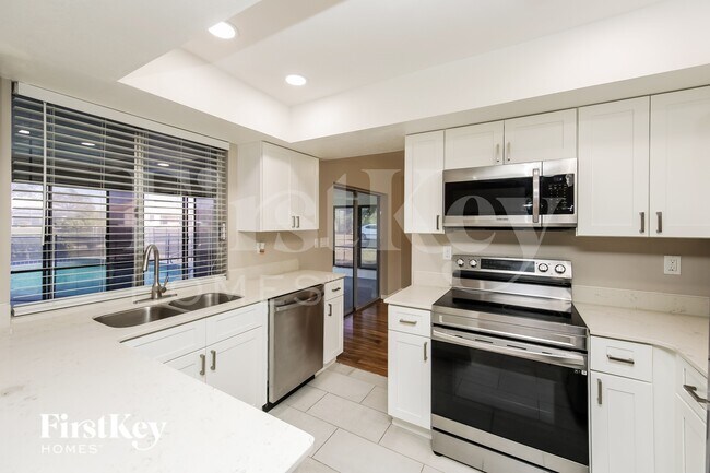 Foto del edificio - 2144 Pellam Blvd