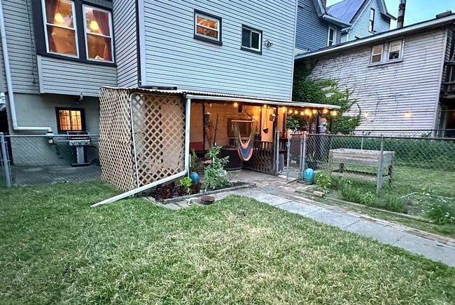 Foto del edificio - 442 Biddle Ave