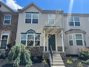 Building Photo - 210 Royal Dr
