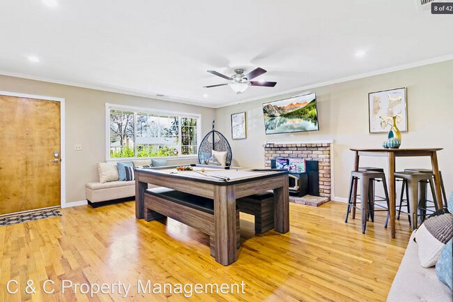Foto del edificio - 3 br, 3 bath House - 554 Menker Ave