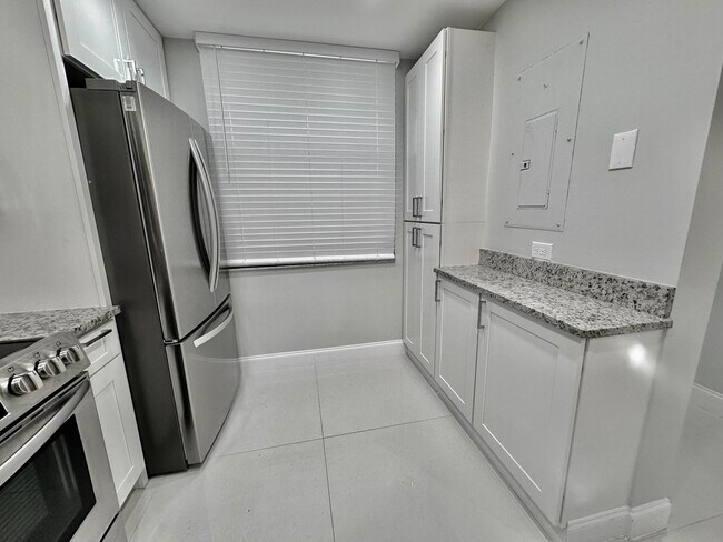 Foto del edificio - 3500 Whitehall Dr