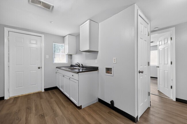 Foto del edificio - 1626 Telfair St Ln