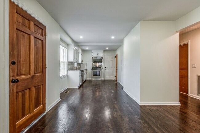 Foto del edificio - 204 Ridgeway Dr