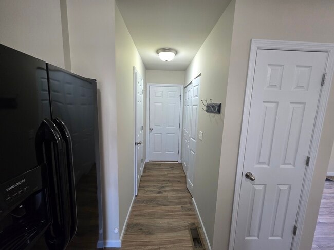 Building Photo - 318 Countryshire Dr