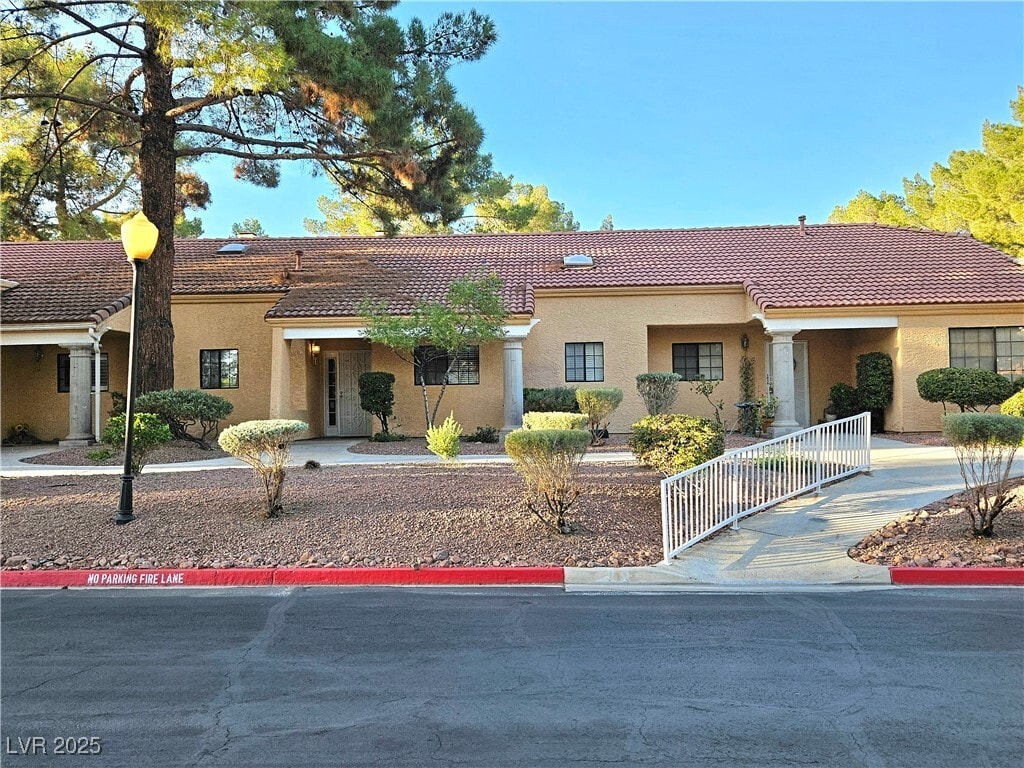 Primary Photo - 2851 S Valley View Blvd