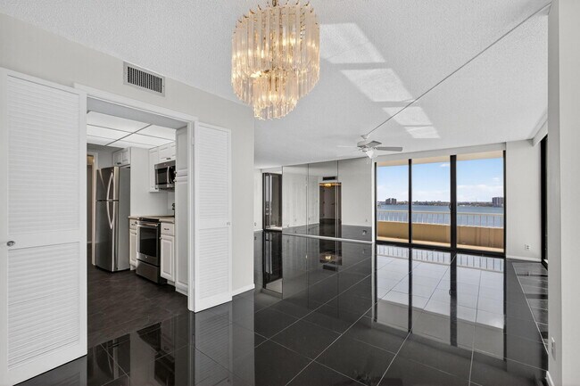 Building Photo - 5540 N Ocean Dr