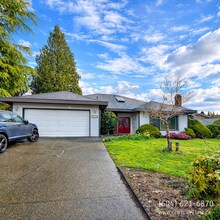 Building Photo - 10454 Fraserglen Dr