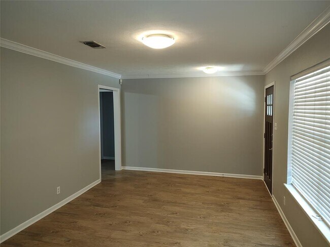 Foto del edificio - 3304 Woodbriar Ln