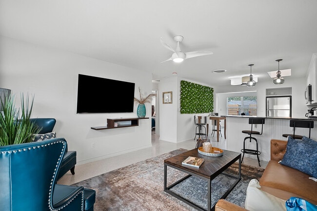 Building Photo - 13 SE Sailfish Ln
