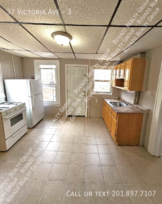 Primary Photo - 37 Victoria Ave- 3 bedroom in Newark