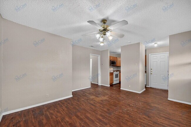Building Photo - 305 Cliff Dr