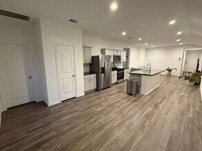 Building Photo - 5711 Vintage Oakmont Dr