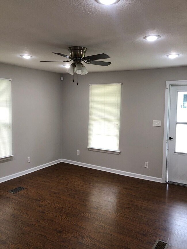 Foto del edificio - 2 Bedroom 2 Full Bathroom House Minutes fr...