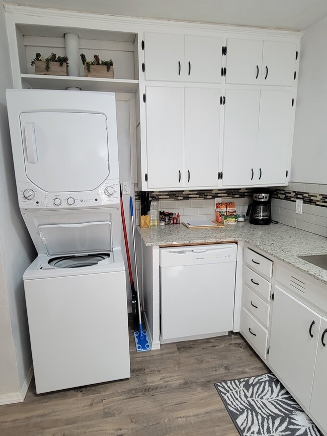 Foto del edificio - 515 W 7th Ave