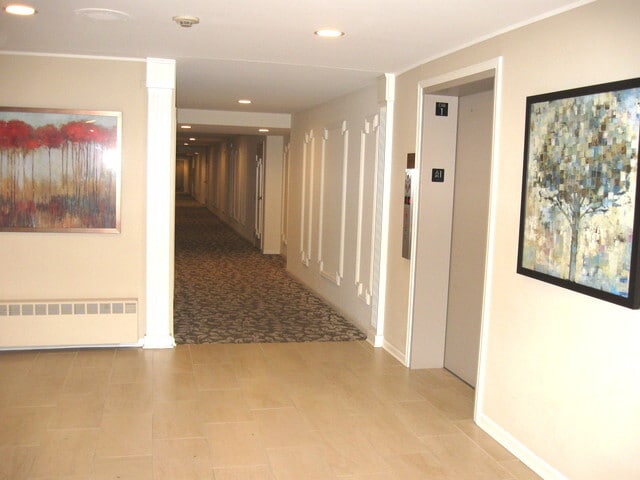 Building Photo - 2020 Chestnut Ave
