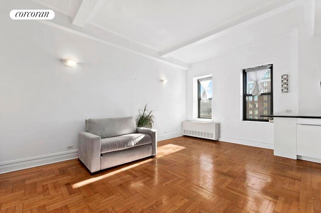 Building Photo - 230 Riverside Dr