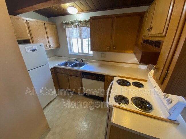 Building Photo - 1000 E Garfield St