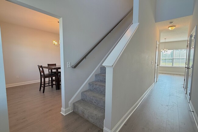 Building Photo - 44 Rimes Ave SE