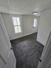 Building Photo - 548 Nelson St
