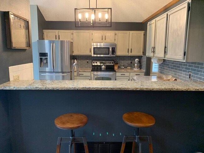 Hermosa cocina - 7230 Native Cir