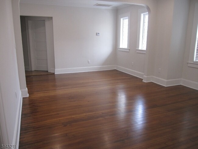 Building Photo - 132 Midland Ave