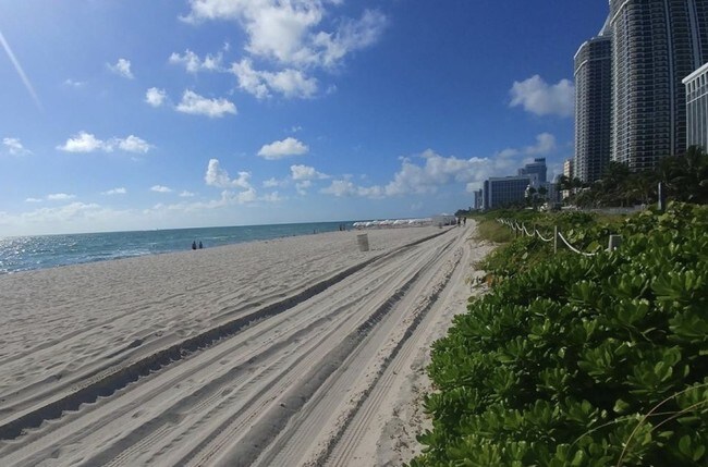 Foto del edificio - 5001 Collins Ave