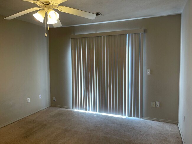 Building Photo - BR - 109 Garden Unit 4