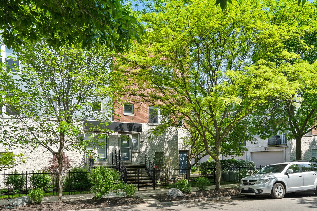 Primary Photo - 1815 N Rockwell St