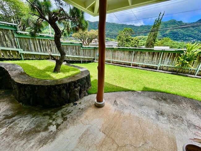 Building Photo - 3386 Manoa Rd