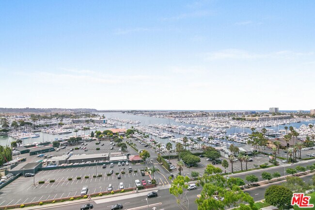 Foto del edificio - 13700 Marina Pointe Dr
