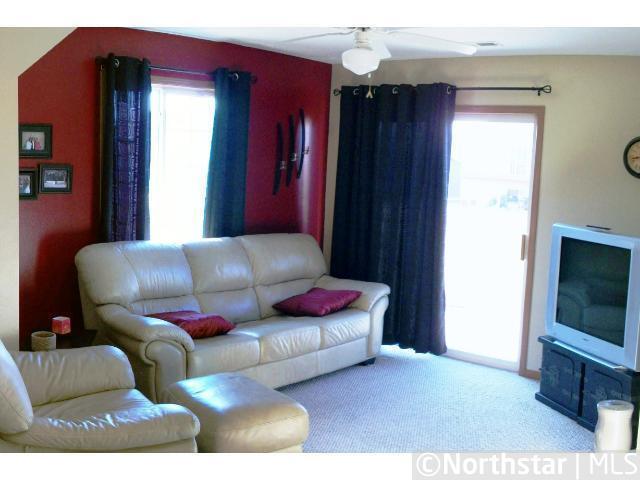 Building Photo - 3 Bedroom 2 Bath Townhome