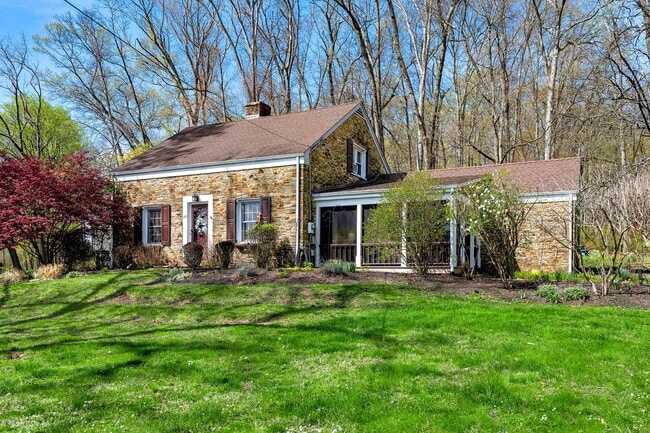 Building Photo - 223 Lambertville Headquarters Rd