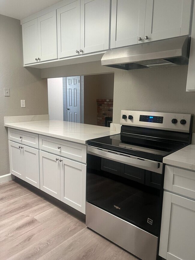 Foto del edificio - 3bd Duplex